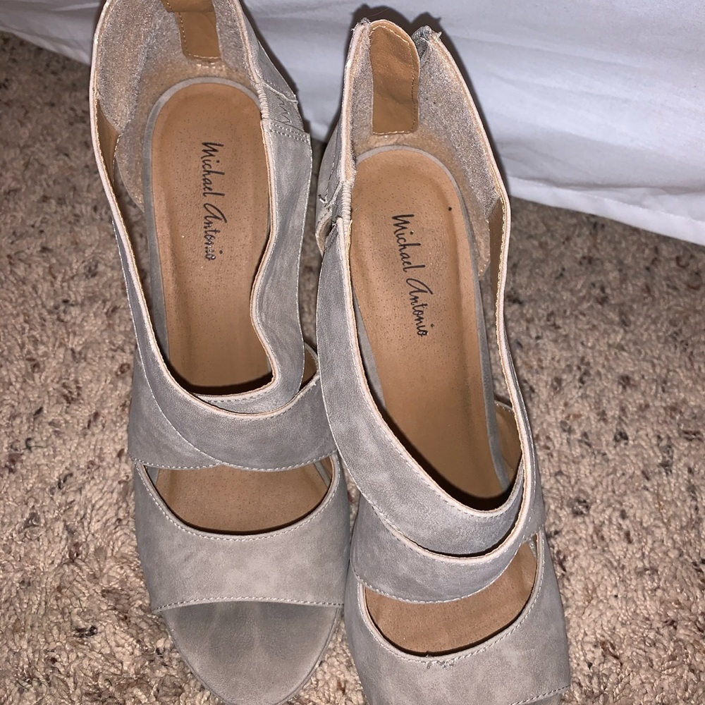 Heels - Picture 3 of 4